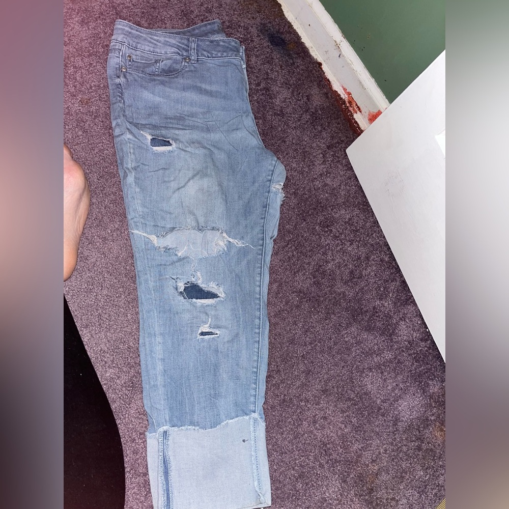 Soho Light Blue Distressed Boyfriend Style Capris. Absolutely Adorable 🥰